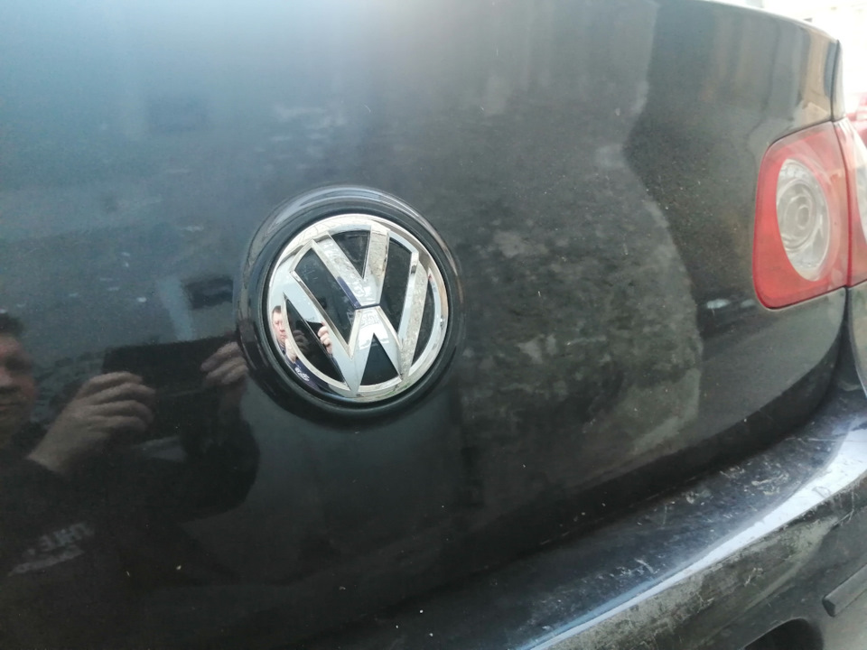 Камера заднего вида в значке — Volkswagen Passat B6, 1,6 л, 2008 года ...