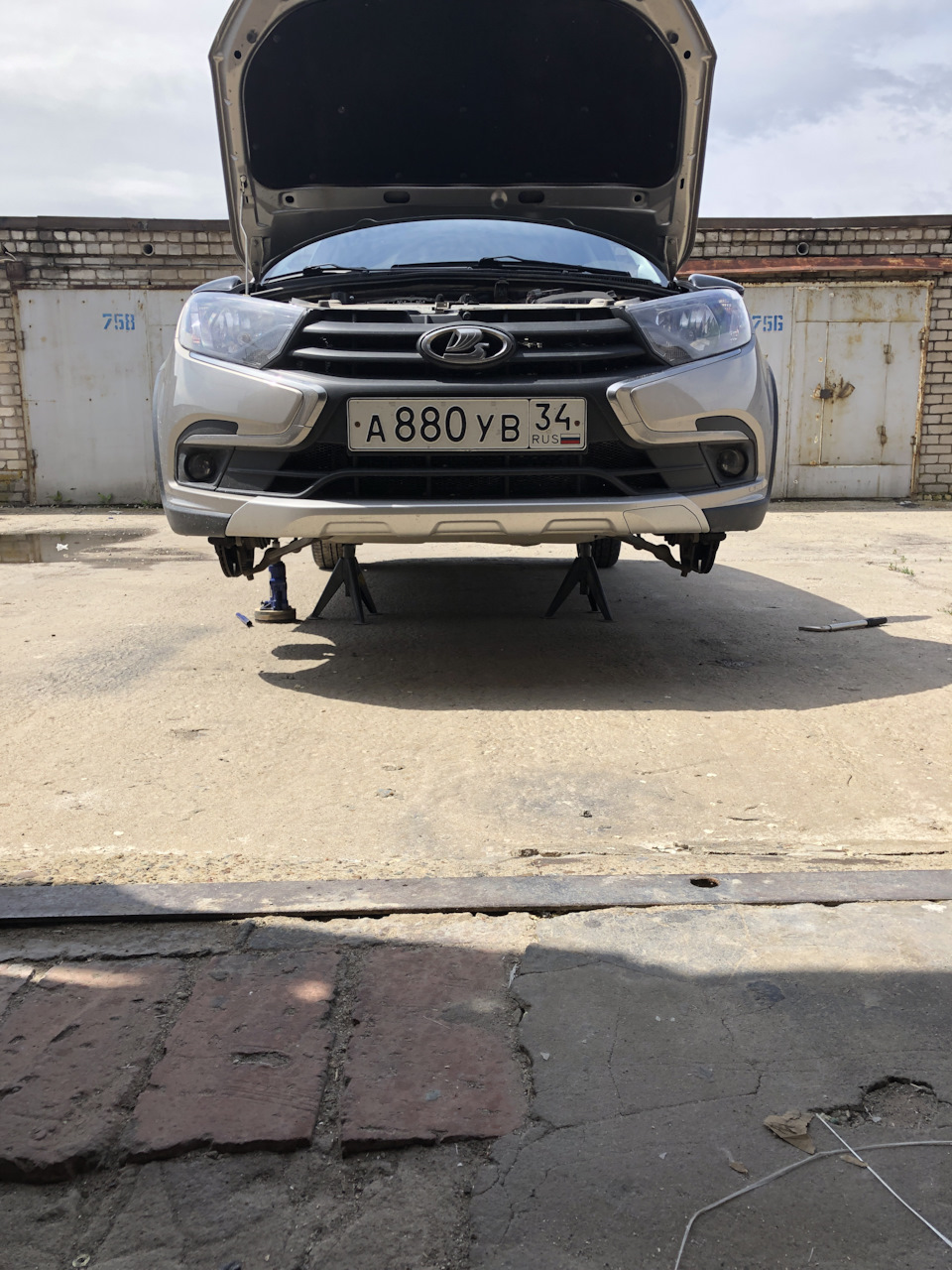 Подкапотное пространство — Lada Гранта Cross, 1,6 л, 2020 года | другое ...