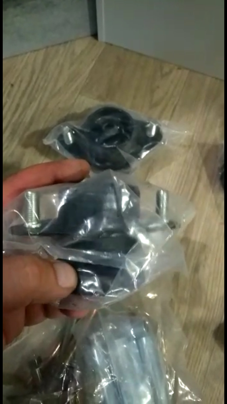 Замена подушек кузова. — Mitsubishi Pajero (2G), 2,8 л, 1997 года ...