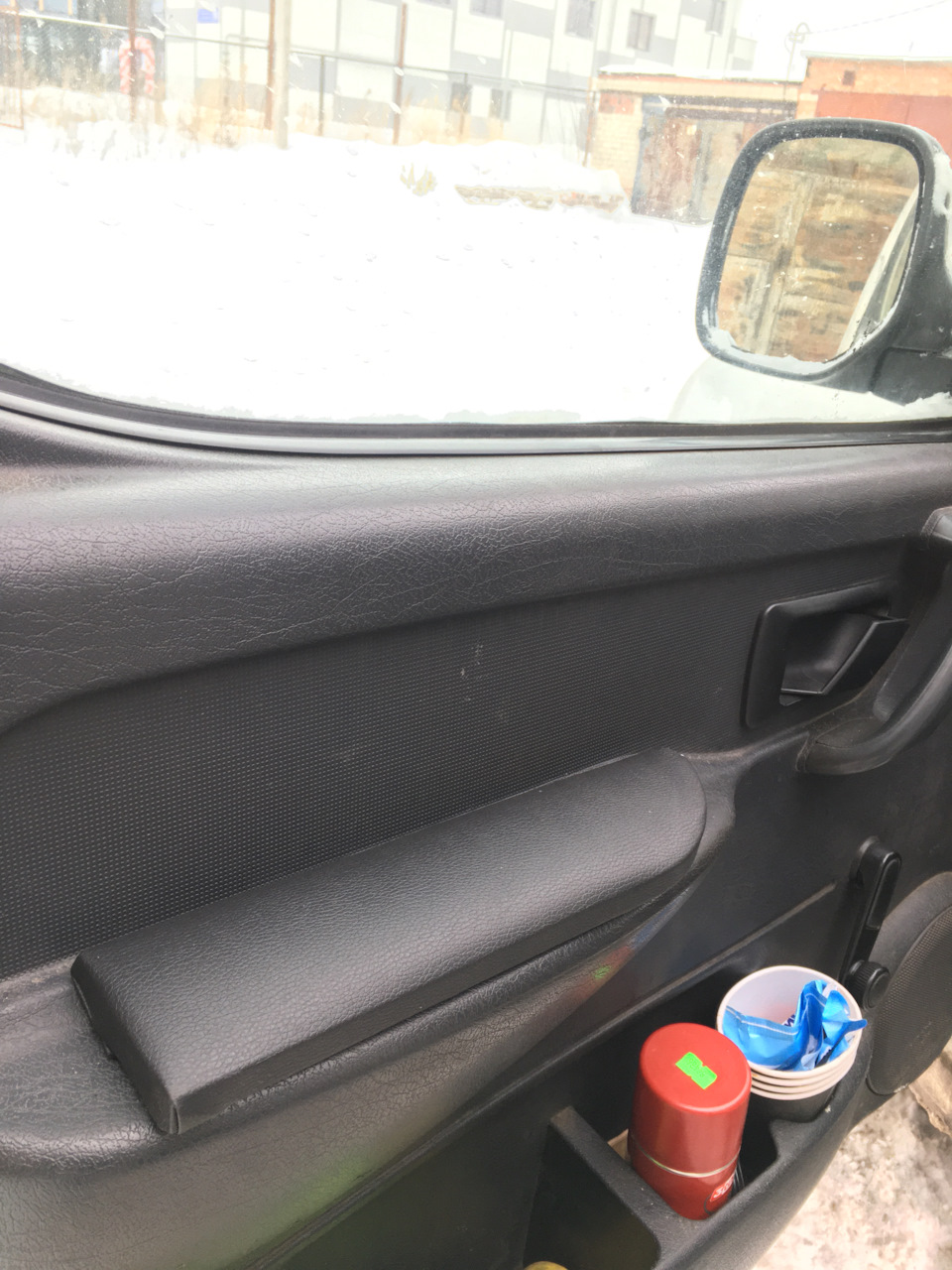 Подлокотник на дверь — Peugeot Partner, 1,4 л, 2008 года | своими ...