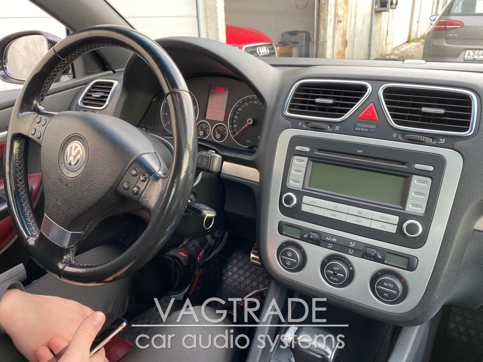 Volkswagen EOS, замена головного устройства — VAG TRADE на DRIVE2