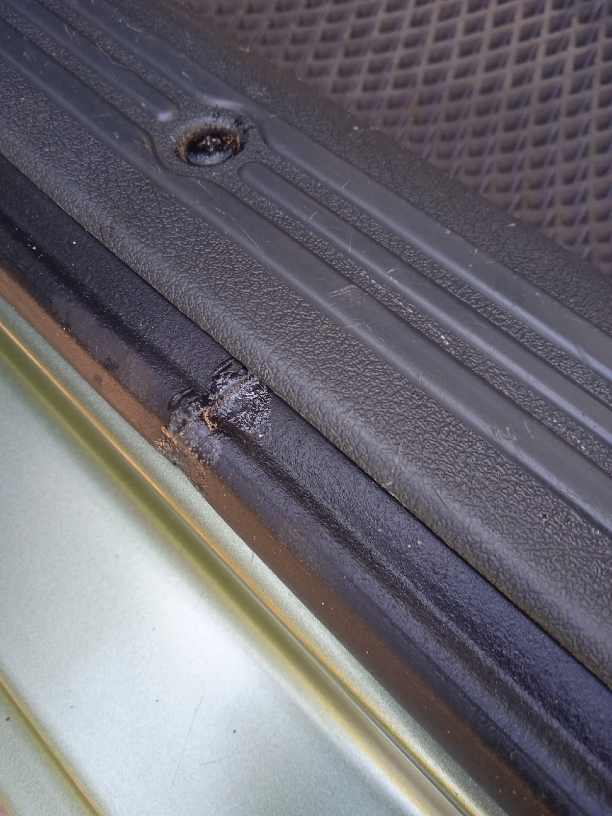 Замена уплотнителя калина. Замена уплотнителя калина. Уплотнительные резинки дверей калина 1 универсал. Резинка лобового калина 1. Замена уплотнителя калина.