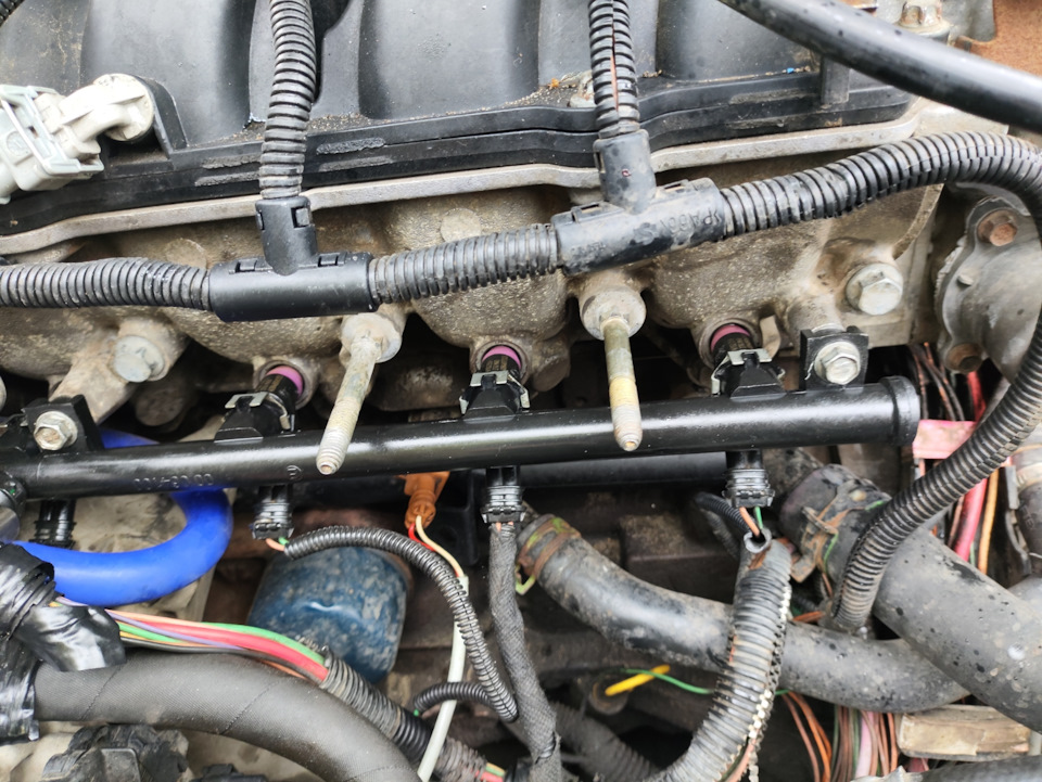 Замена топливной рампы k4j — Renault Megane I, 1,4 л, 2001 года ...