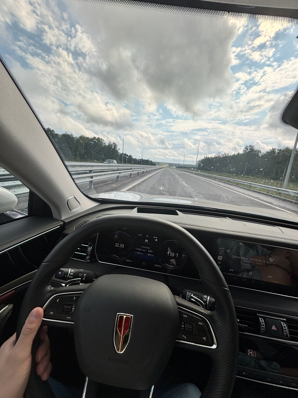 Фото в бортжурнале Hongqi HS5