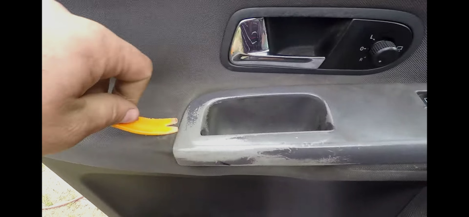 Как покрасить пластиковые детали автомобиля в гаражных условиях