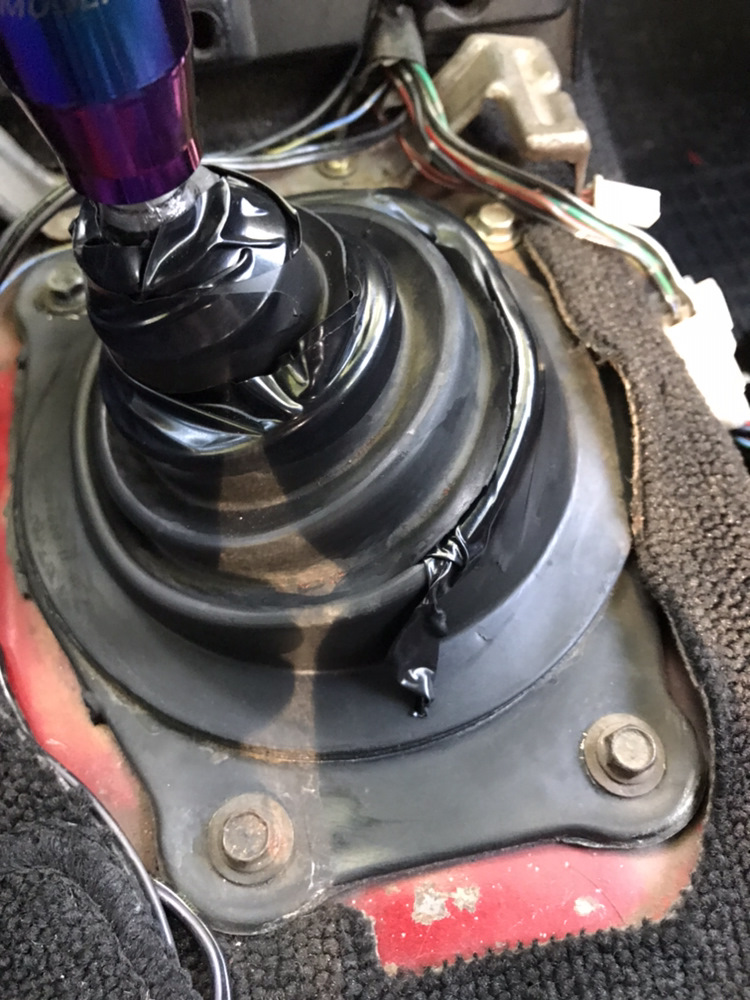 Пыльник ручки кпп =( — Mazda MX-5 (NA), 1,6 л, 1990 года | своими ...