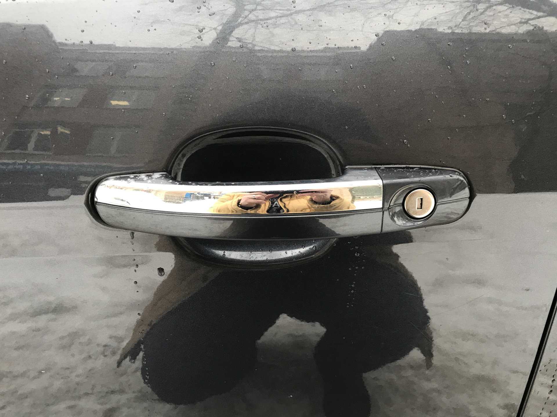 Заглушка замка двери — Ford Focus Hatchback II, 1,6 л, 2011 года ...