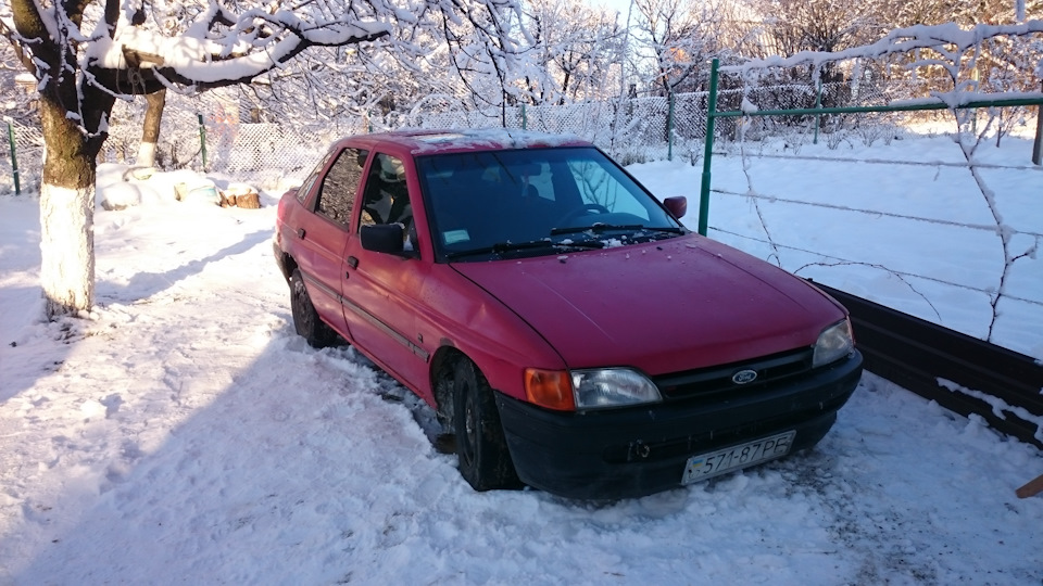 Глохнет при нажатии на педаль газа. — Ford Escort Mk5, 1,4 л, 1991 года ...