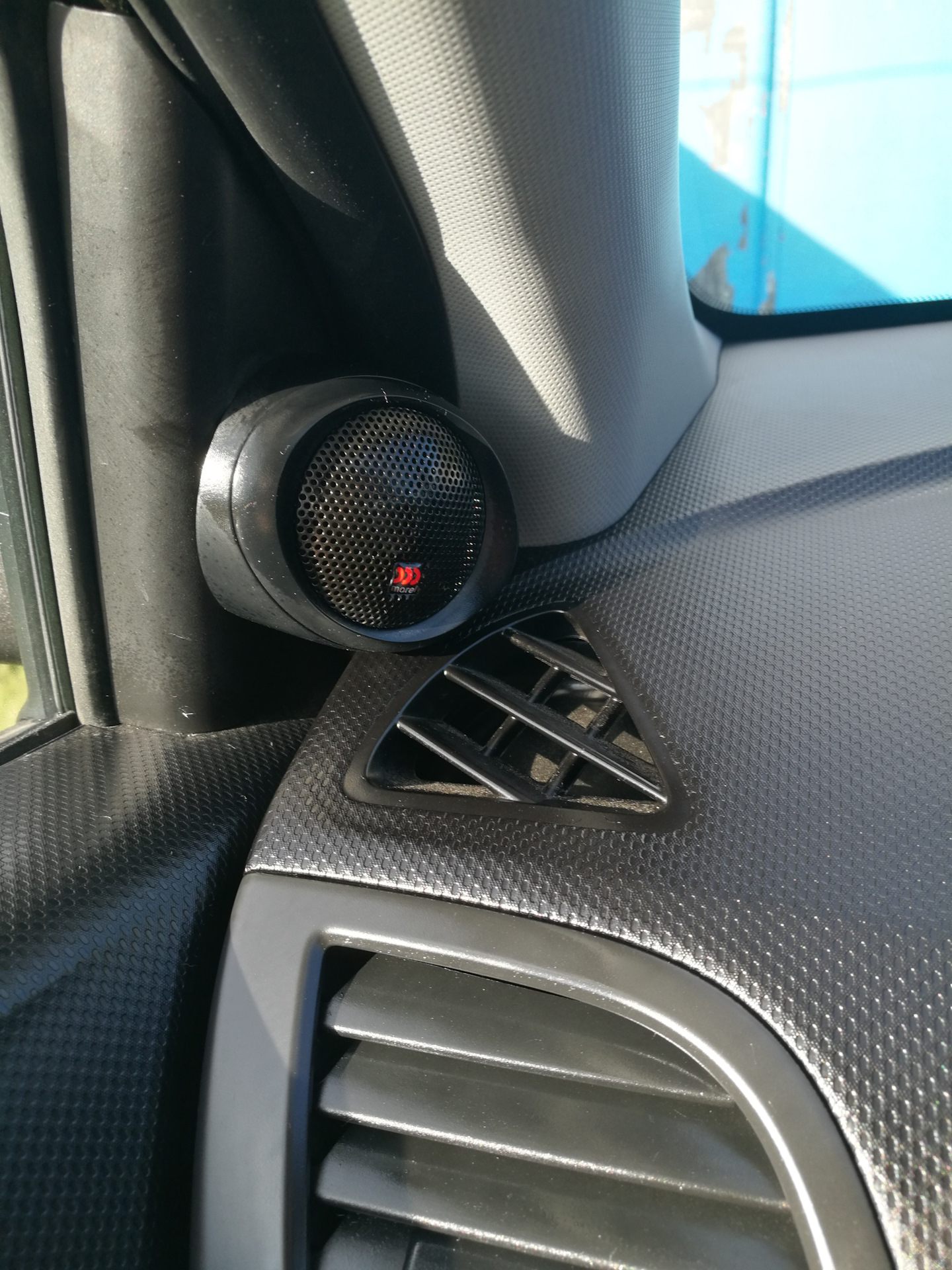 Drive solaris. Штатные твитеры Хендай Солярис. Автозвук Хендай Солярис 1. Solaris 2 автозвук. Солярис 2019 твитеры.