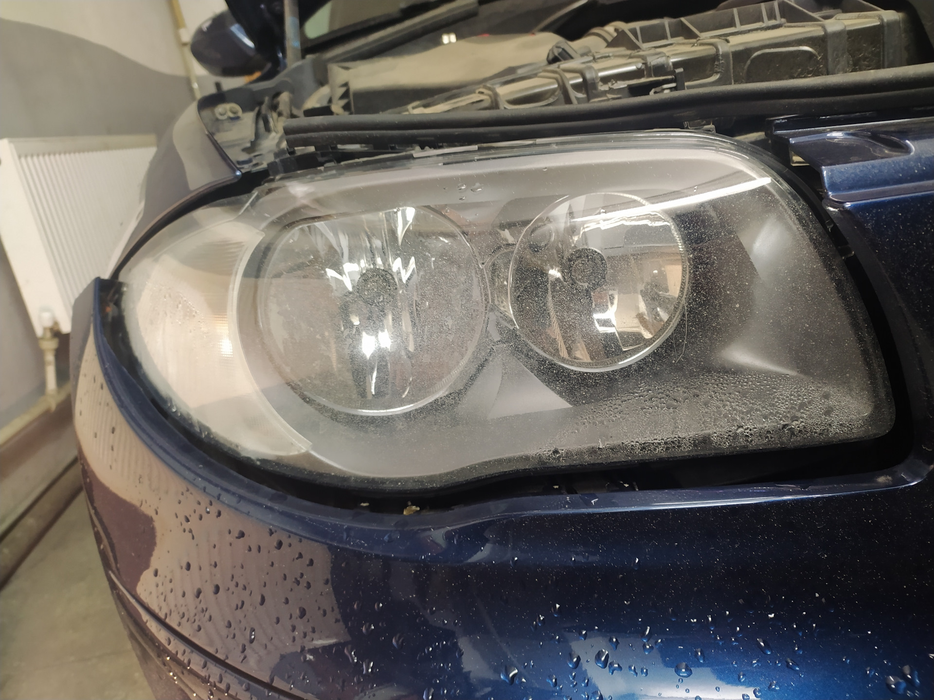 Как снять фары бмв Ремонт запотевшей фары - BMW 1 series (E81/E87), 2 л, 2011 года визит на сервис 