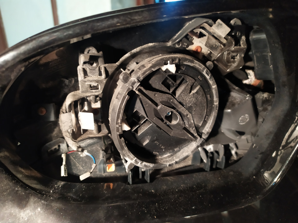 Замена механизма складывания зеркала заднего вида — Audi A6 Avant (C7 ...