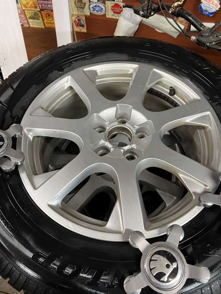 Шины зимние нешипованные Dunlop 235/65 R17, кованые диски Audi 7Jx17 ...