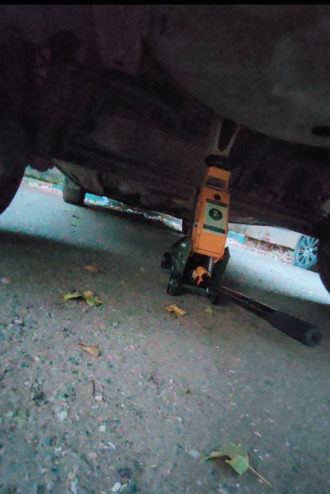 🔧Замена колодок стояночного тормоза🪛 — Toyota Corolla (120), 1,4 л ...