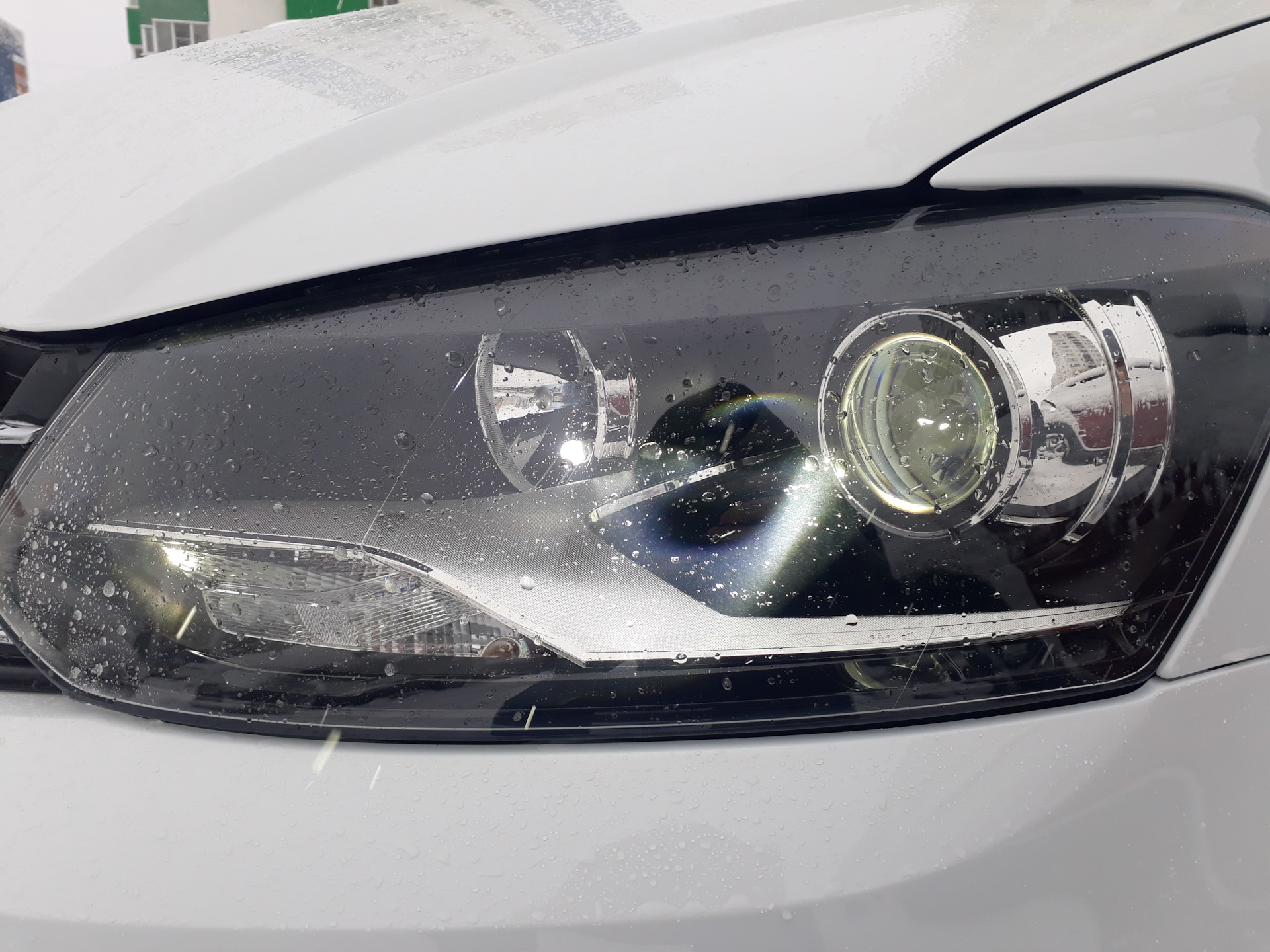 Мини линзы h4 y7d bi led в фары volkswagen polo 2013. Би лед линзы на поло седан. Лед линзы поло седан. Bi led линзы в поло седан. Led линзы поло седан.