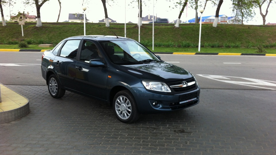 Lada Гранта 1.6 бензиновый 2014 | Мышь серая на DRIVE2