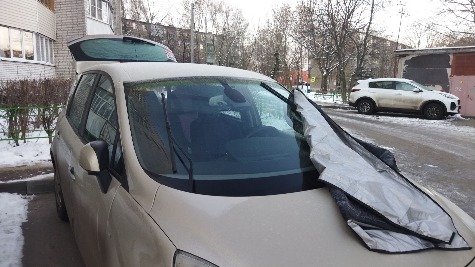 Накидушка на лобовое зимой — Renault Scenic III, 2 л, 2011 года ...