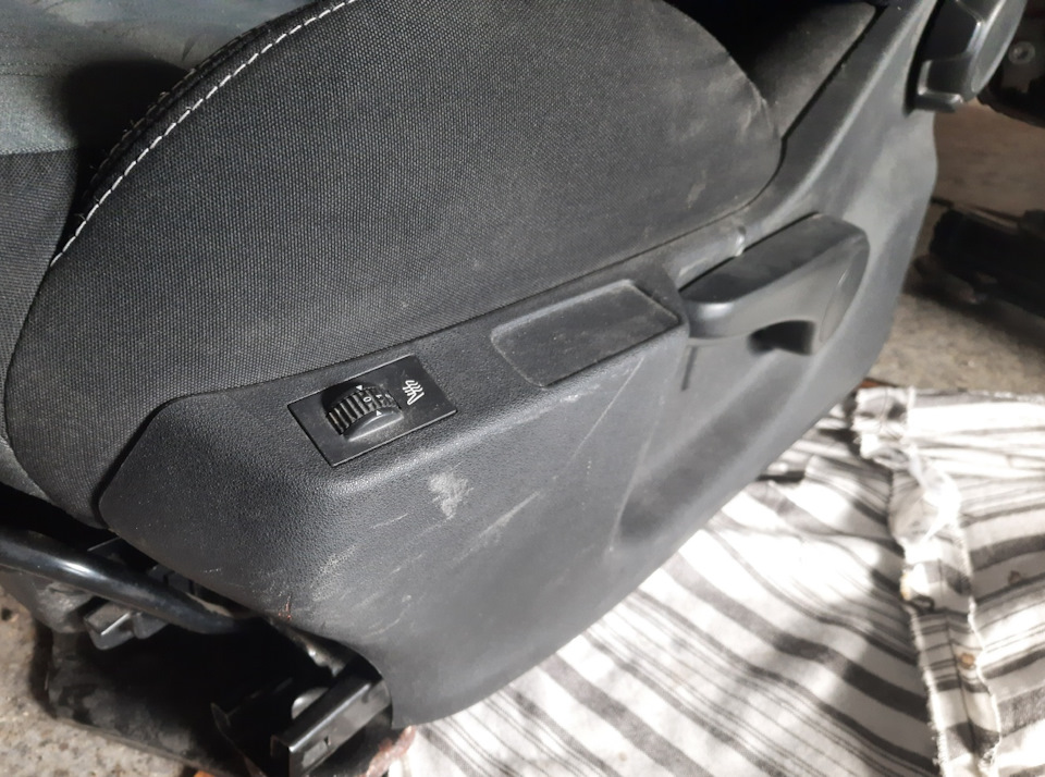 Ищу запчасти для сидения — Citroen C4 L, 1,6 л, 2014 года | запчасти ...
