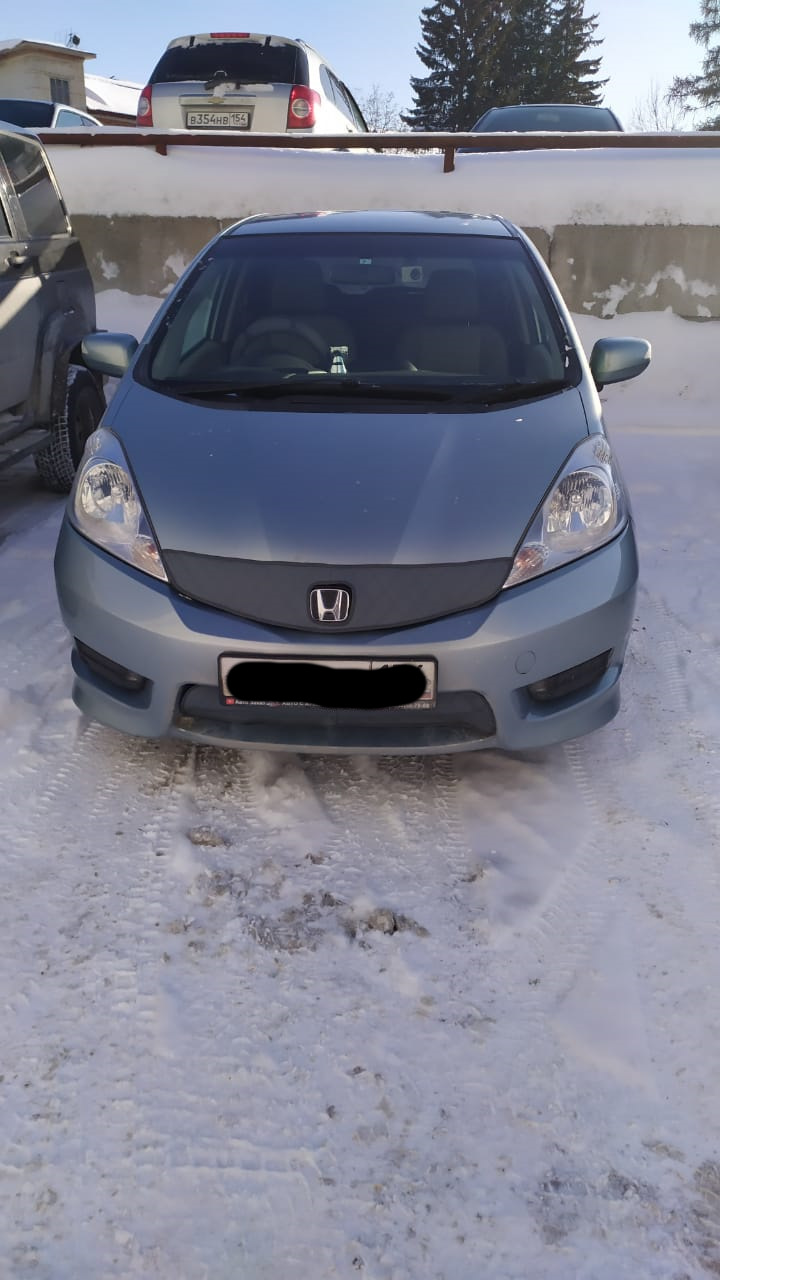 Утеплитель (намордник) на решетку радиатора — Honda Fit Shuttle (1G), 1,3  л, 2011 года | аксессуары | DRIVE2