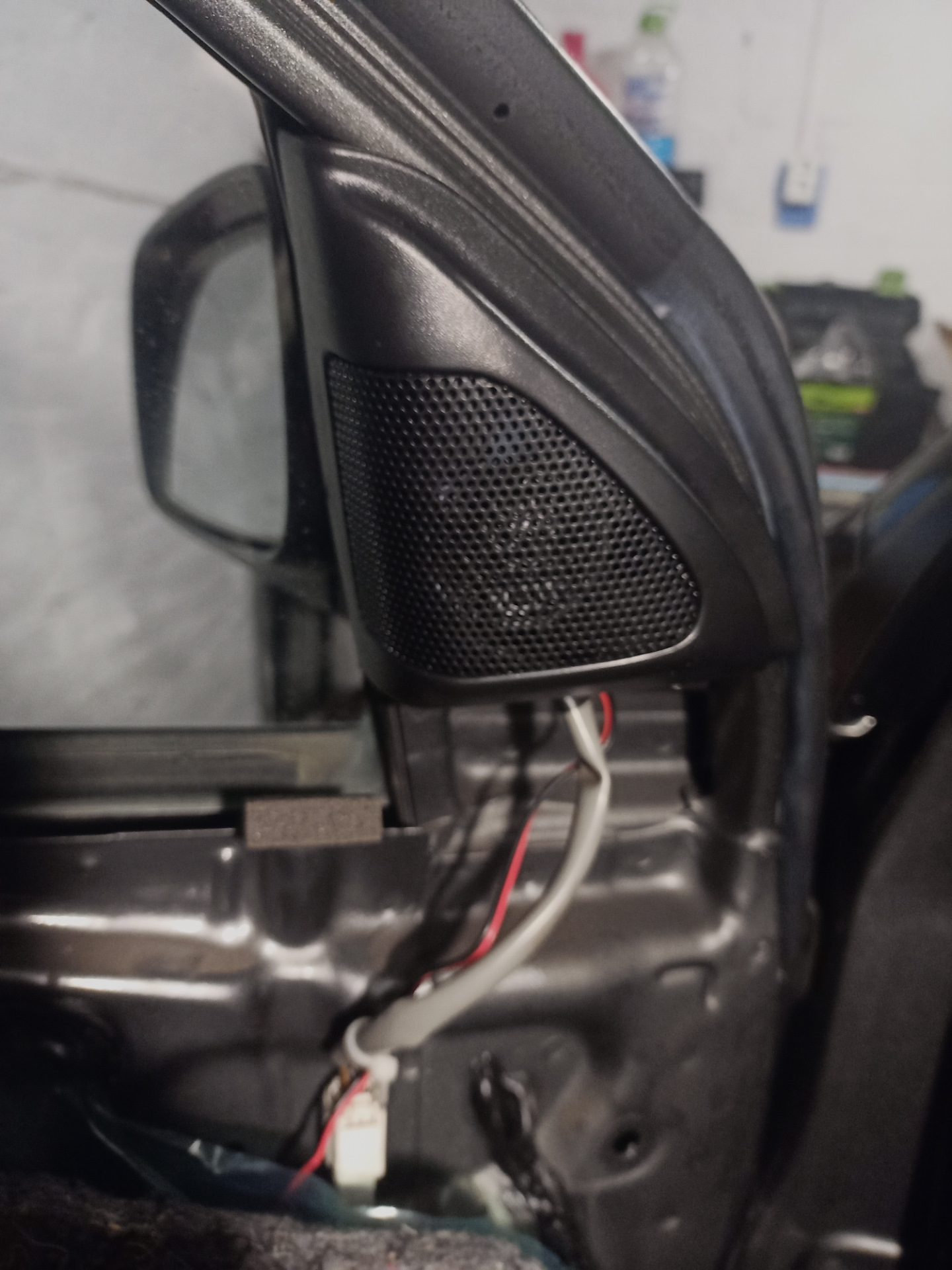 Замена динамиков в передних дверях, установка уголков в двери с ...