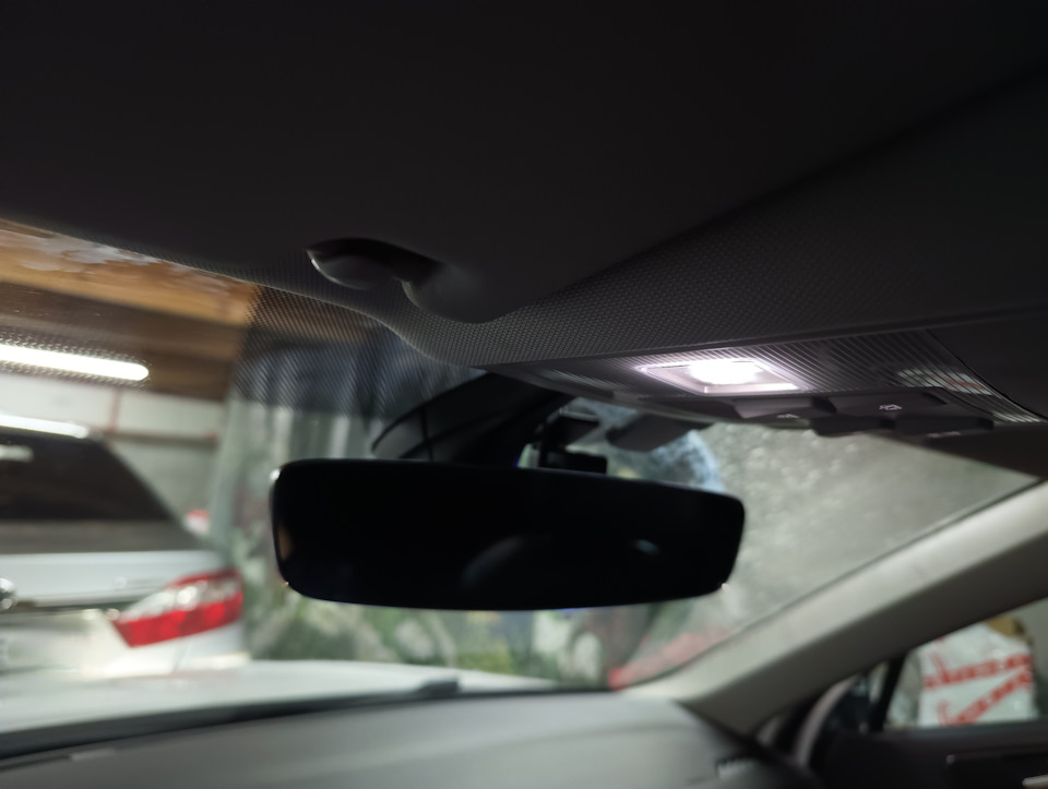 Видеорегистратор Mio MiVue J20 в Тигуан — Volkswagen Tiguan (2G), 2 л ...