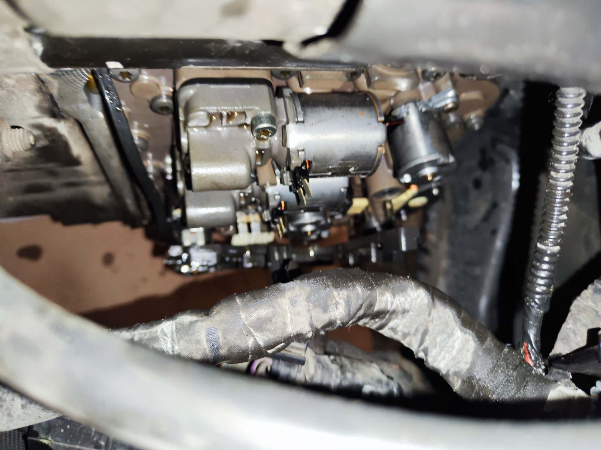 Ремонт мехатроника в dsg dq250. Замена соленоидов n215, n216, n217 ...