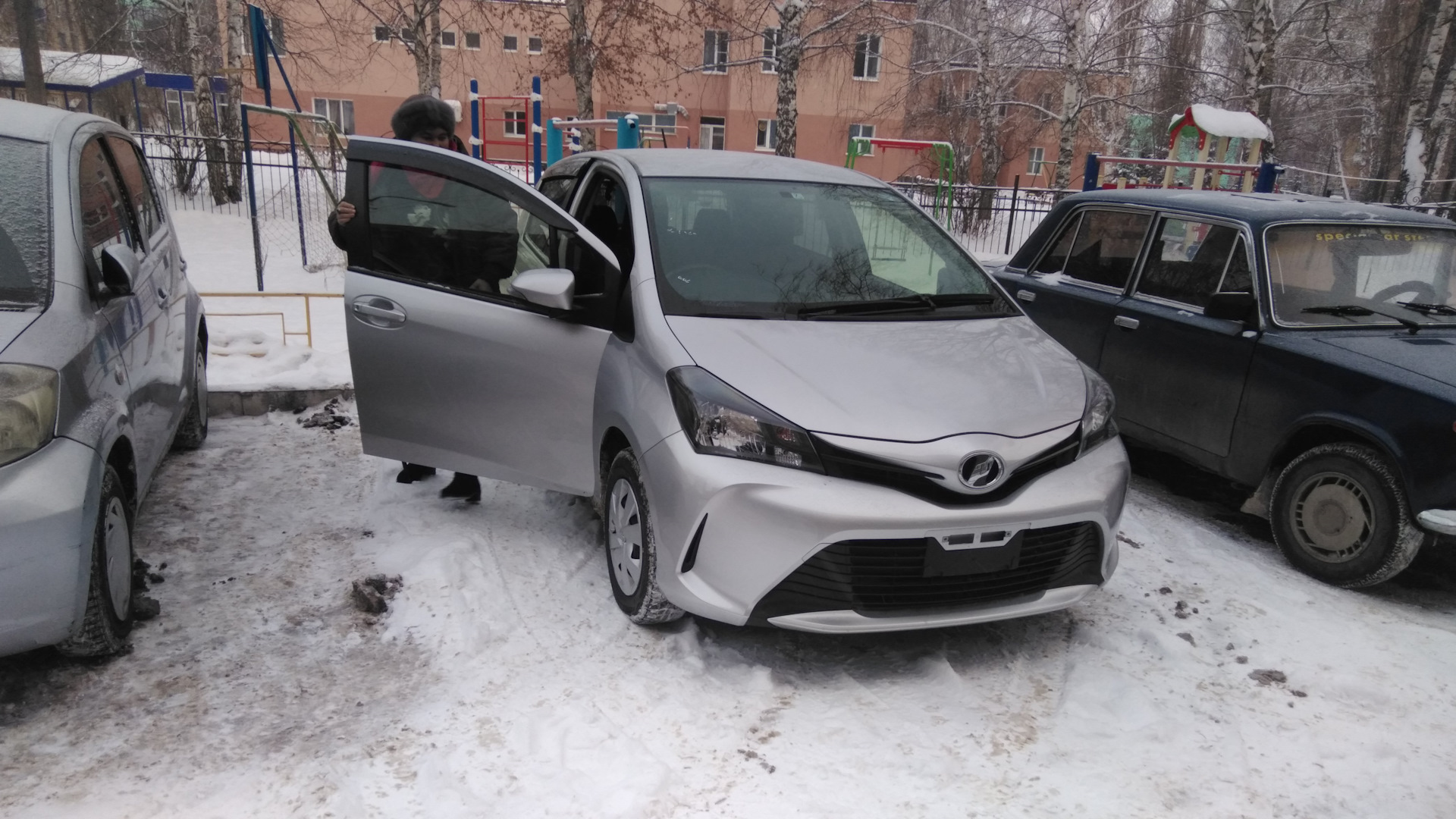 Toyota Vitz (130) 1.0 бензиновый 2015 | на DRIVE2