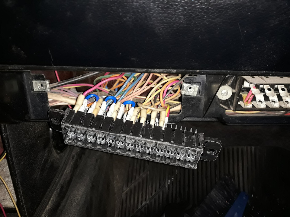 Ножевые предохранители и мотор стеклоочистителей Старвольт — ГАЗ 31029 ...