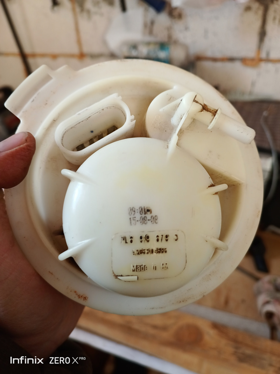 Фильтр топливный peugeot boxer 3. Топливный фильтр на пежо боксер 3 дизель 2. 2 дизель. Ducato 2008 защелки топливного фильтра. Топливный фильтр замена боксер.