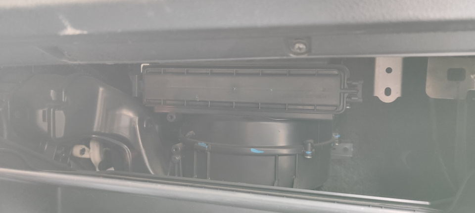 Замена салонного фильтра — KIA Rio X-Line, 1,6 л, 2019 года ...