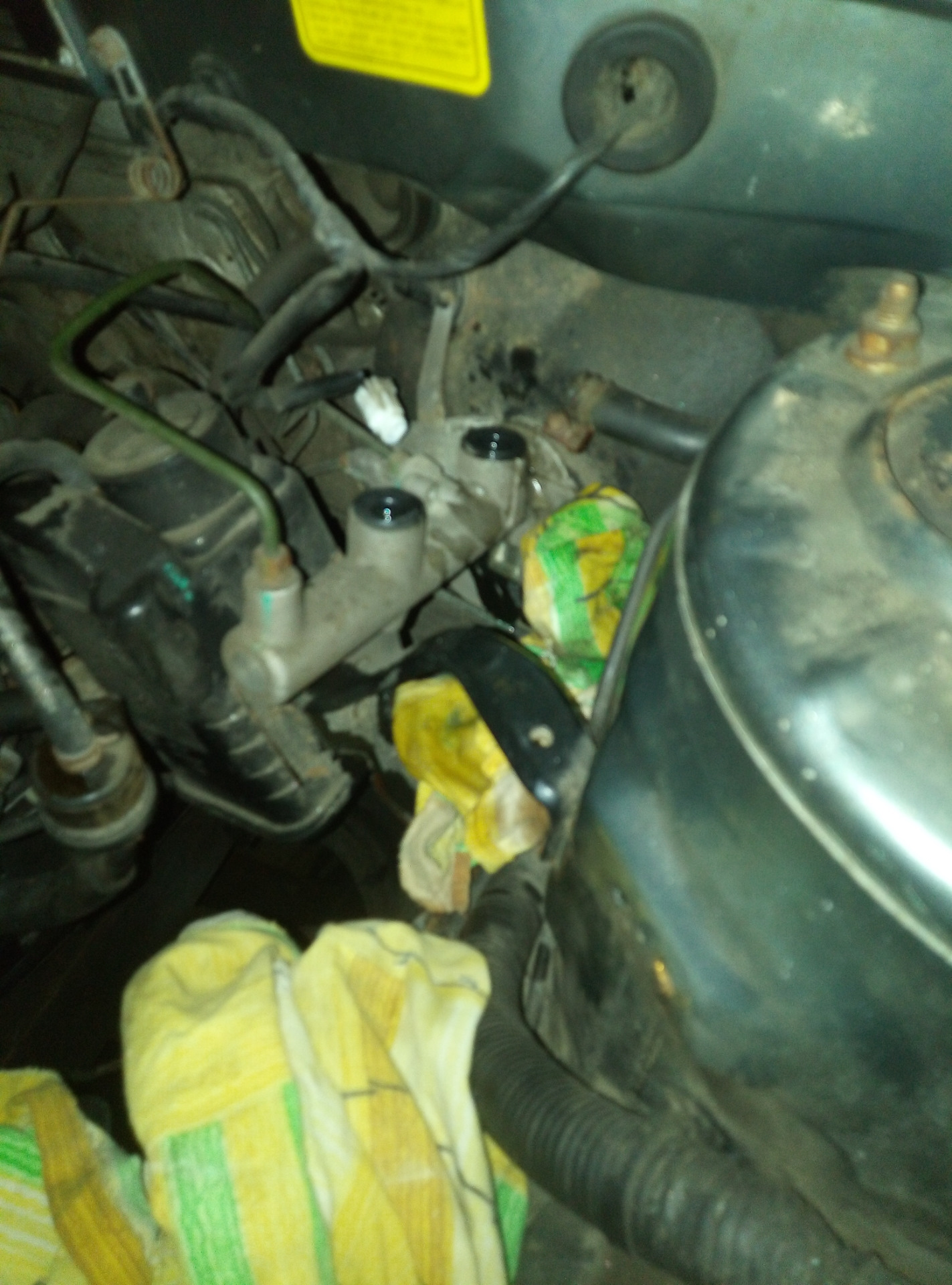 Замена тормозной жидкости и как просто выкрутить слизанный штуцер ...