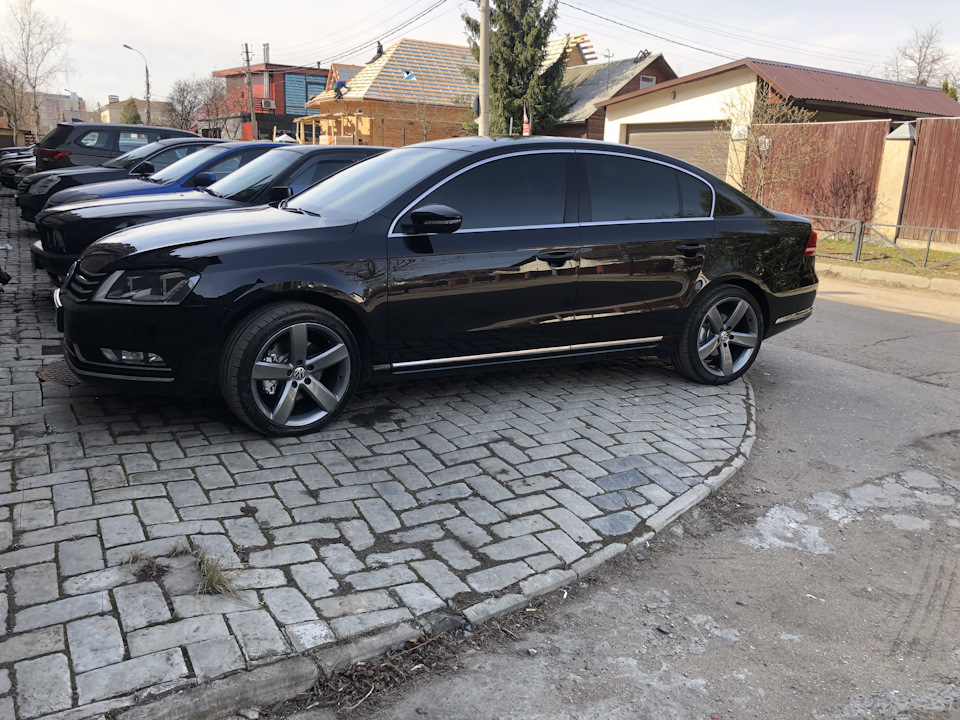 Пассат б7 на 18 дисках фото Новые тапочки, весна, мойка!)) - Volkswagen Passat B7, 1,8 л, 2012 года колёсные