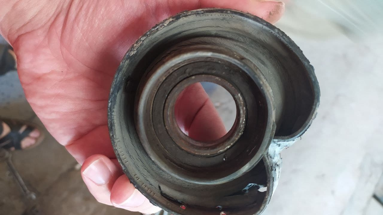 Замена подвесного подшипника кардана — Volkswagen Tiguan (1G), 2 л ...