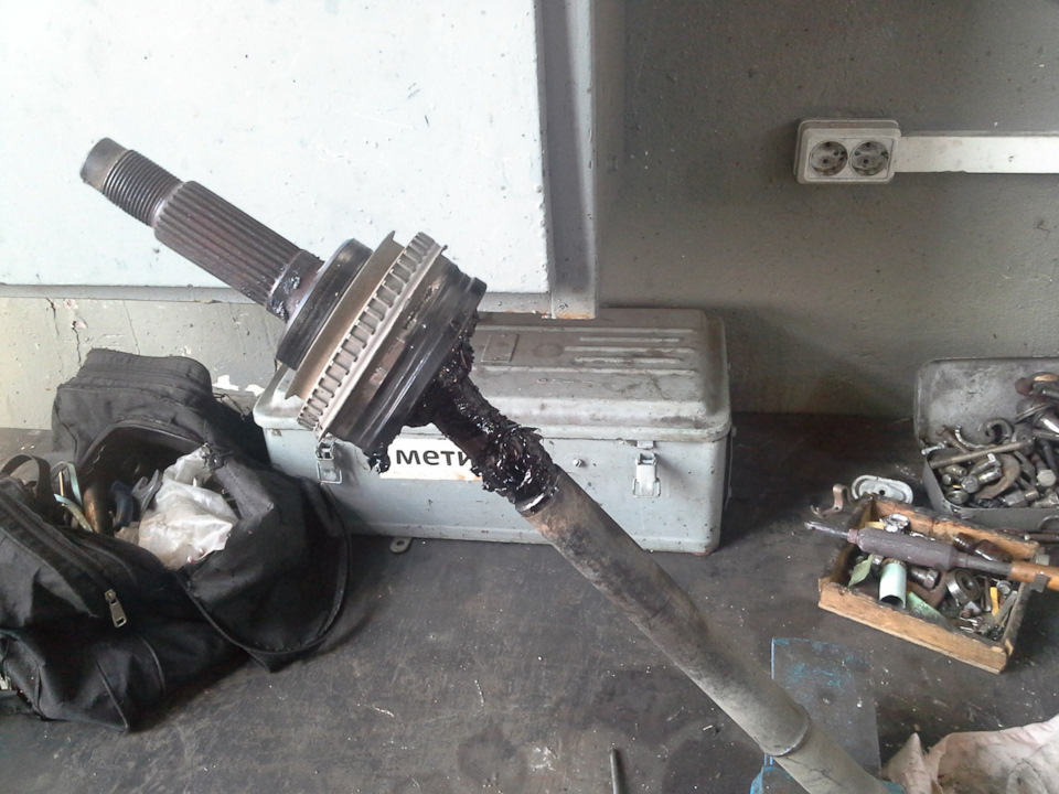 Замена пыльника наружнего шруса — Toyota Corolla Spacio (E110), 1,6 л ...