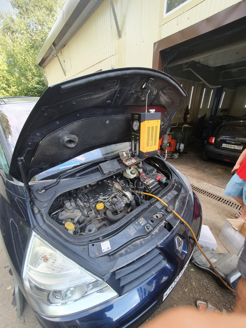 Диагностика дымогенератором выпускного коллектор — Renault Espace IV, 2 ...