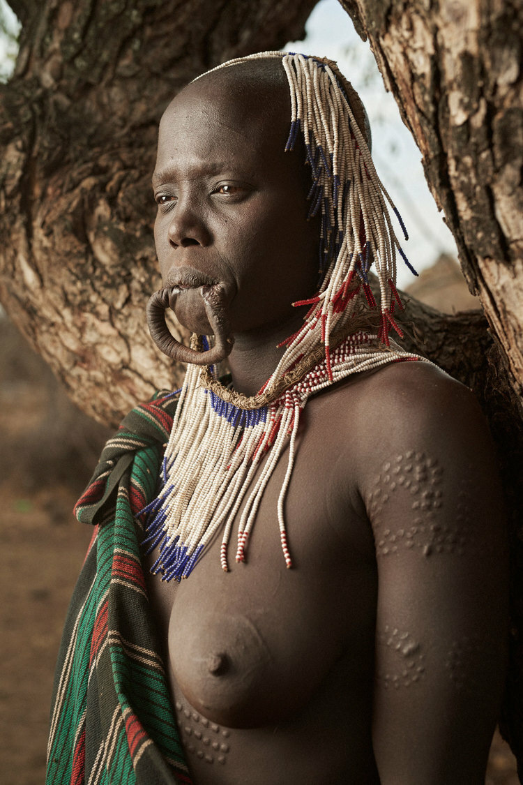 грудь женщин из племени фото 76