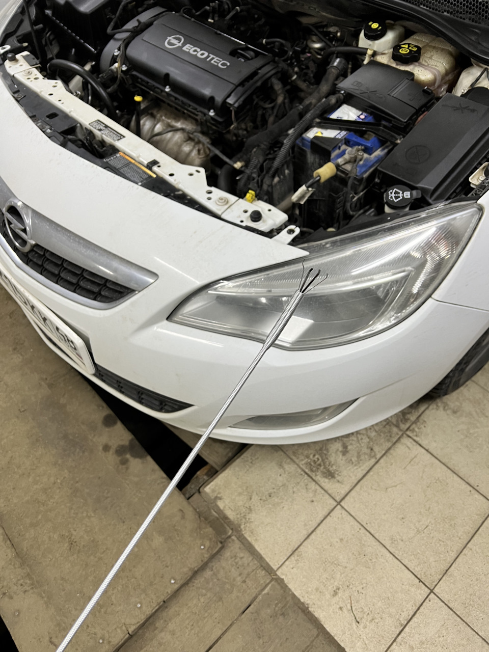 Упала лампочка в фару. — Opel Astra J, 1,6 л, 2011 года | плановое ТО ...