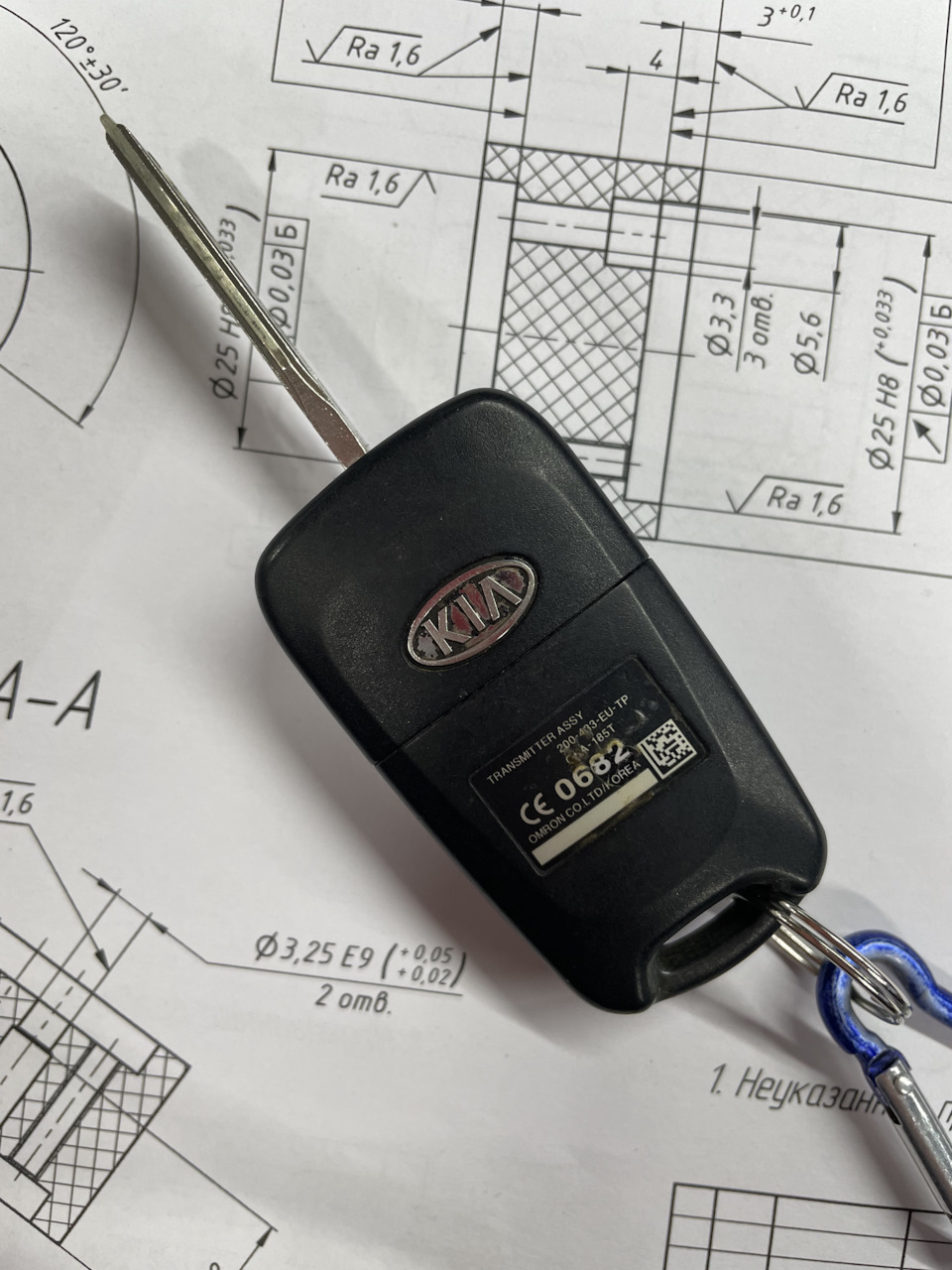 Ключ сзади — KIA Ceed (1G). Запчасти на фото: 1300493PD, BH520