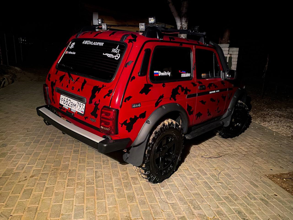 Красный камуфляж (Ниву видишь? А она есть) — Lada 4x4 3D, 1,7 л, 1997 ...