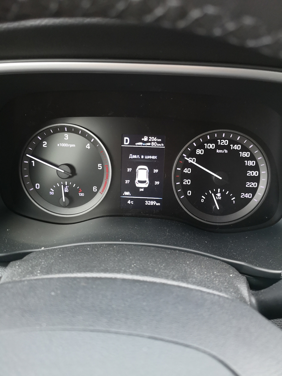 что такое tpms на хендай туссан. DYAAAgHlsuA 960. что такое tpms на хендай туссан фото. что такое tpms на хендай туссан-DYAAAgHlsuA 960. картинка что такое tpms на хендай туссан. картинка DYAAAgHlsuA 960. После смены колёс на зимний комплект у меня появилась ошибка системы TPMS(на этом комплекте установлены неоригинальные датчики давления с Али, отработали уже 2 зимы).TPMS (англ. tire pressure monitoring system) — Система контроля давления в шинах.К сожалению наша система не показывает проблемный датчик (или датчики), а сам значок ошибки нельзя спрятать.