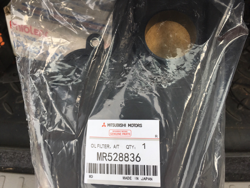 Фото в бортжурнале Mitsubishi Pajero Sport (2G). Запчасти на фото: MR528836