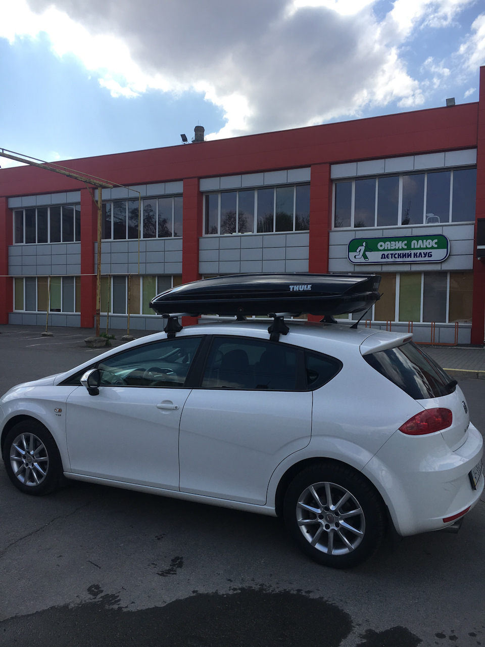 бокс и багажник на крышу Thule — SEAT Leon (Mk II), 1,4 л, 2011 года |  аксессуары | DRIVE2