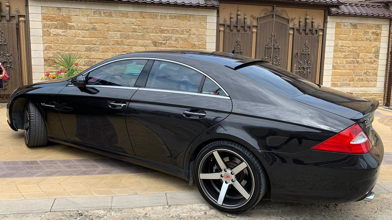 Black Mercedes Benz CLS 219