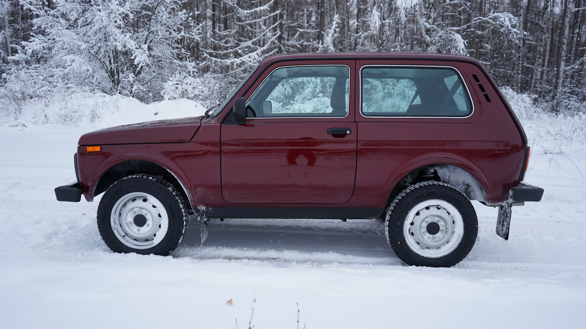 Lada 4x4 3D 1.7 бензиновый 2018 | Малиновый Барокко на DRIVE2