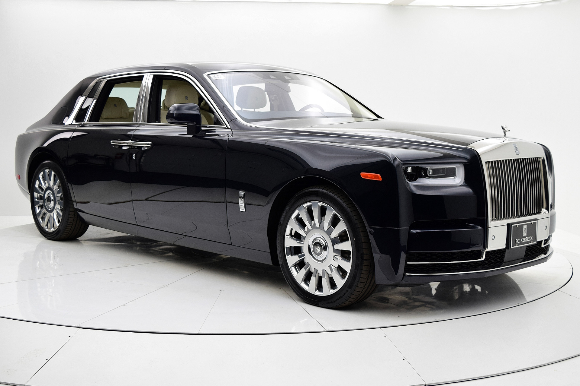 Ройс ройс 2024. Rolls Royce Phantom 2021. Rolls Royce Phantom 2018. Роллс Ройс Фантом 2022. Rolls Royce Phantom 2021 Black.