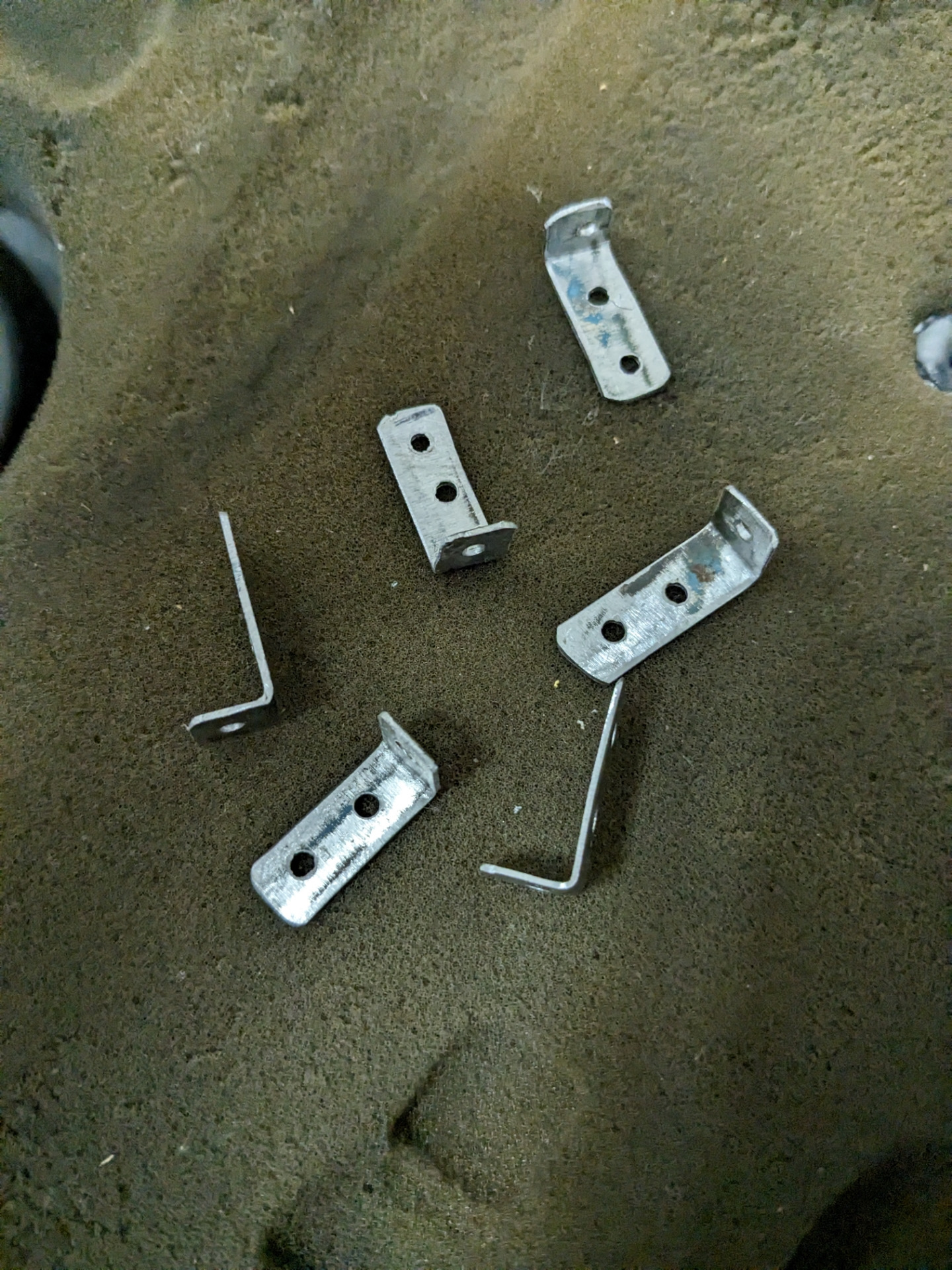 Ремонт креплений декоративной крышки двигателя, замена ступичного ...