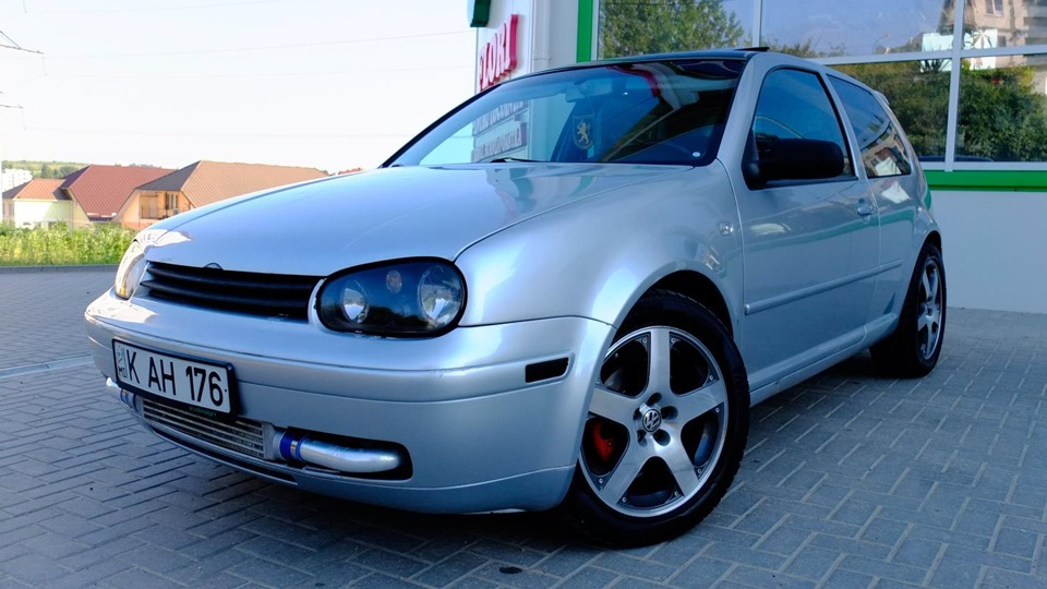 Фольксваген гольф GTI 2000