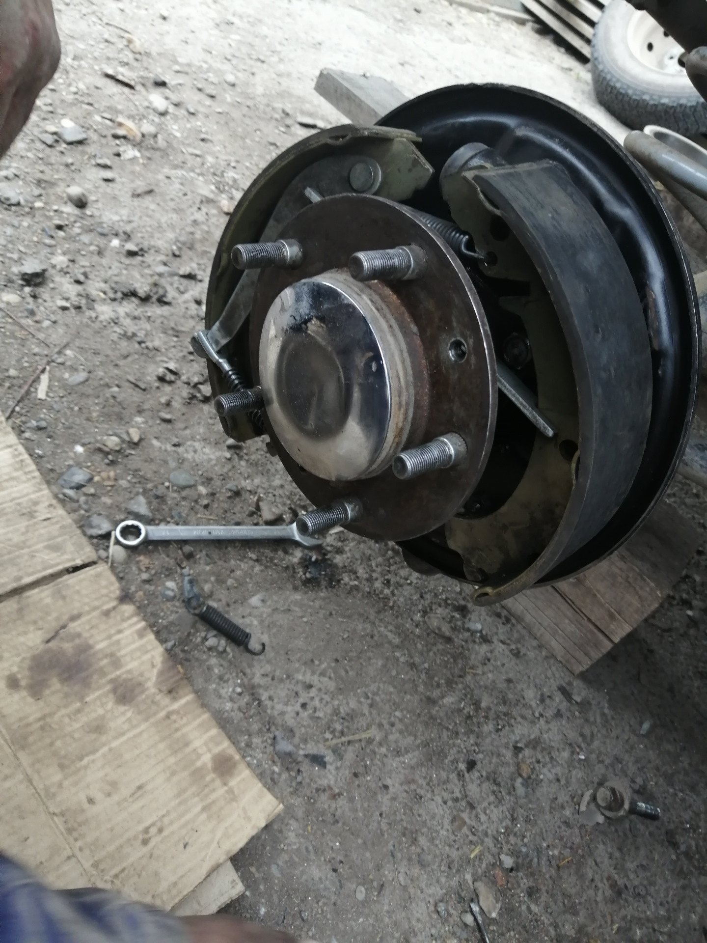 Замена тросика ручного тормоза — Lada 4x4 3D, 1,7 л, 2010 года ...