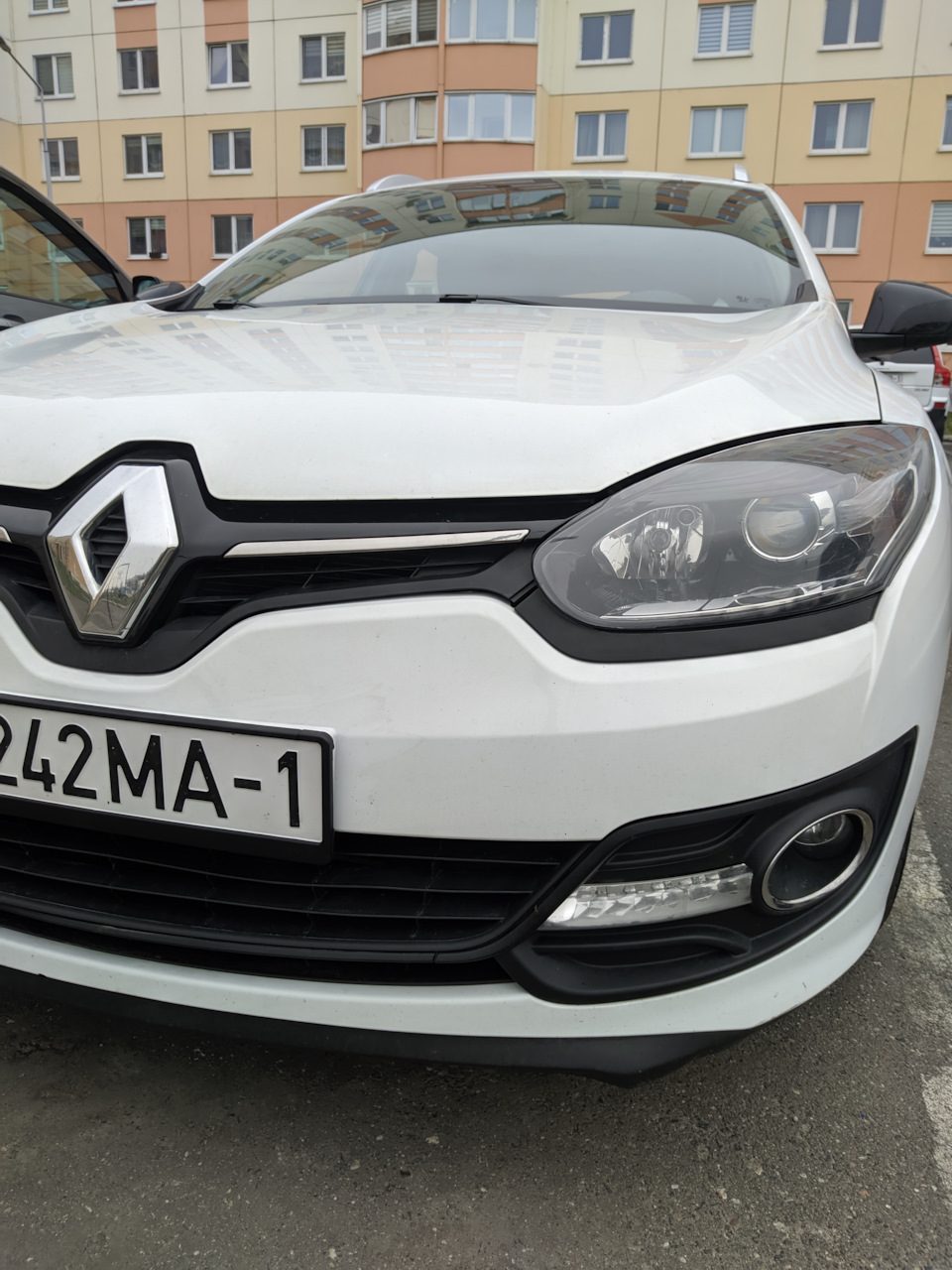 29. Рамка номера VAG. Оригинал. — Renault Megane III, 1,5 л, 2015 года |  стайлинг | DRIVE2