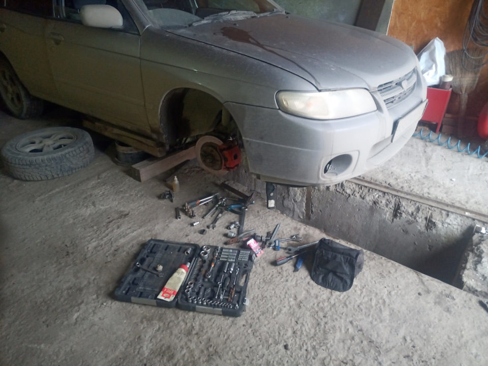 Сайлентблоки передней подвески и рулевой карданчик — Nissan Avenir (2G ...