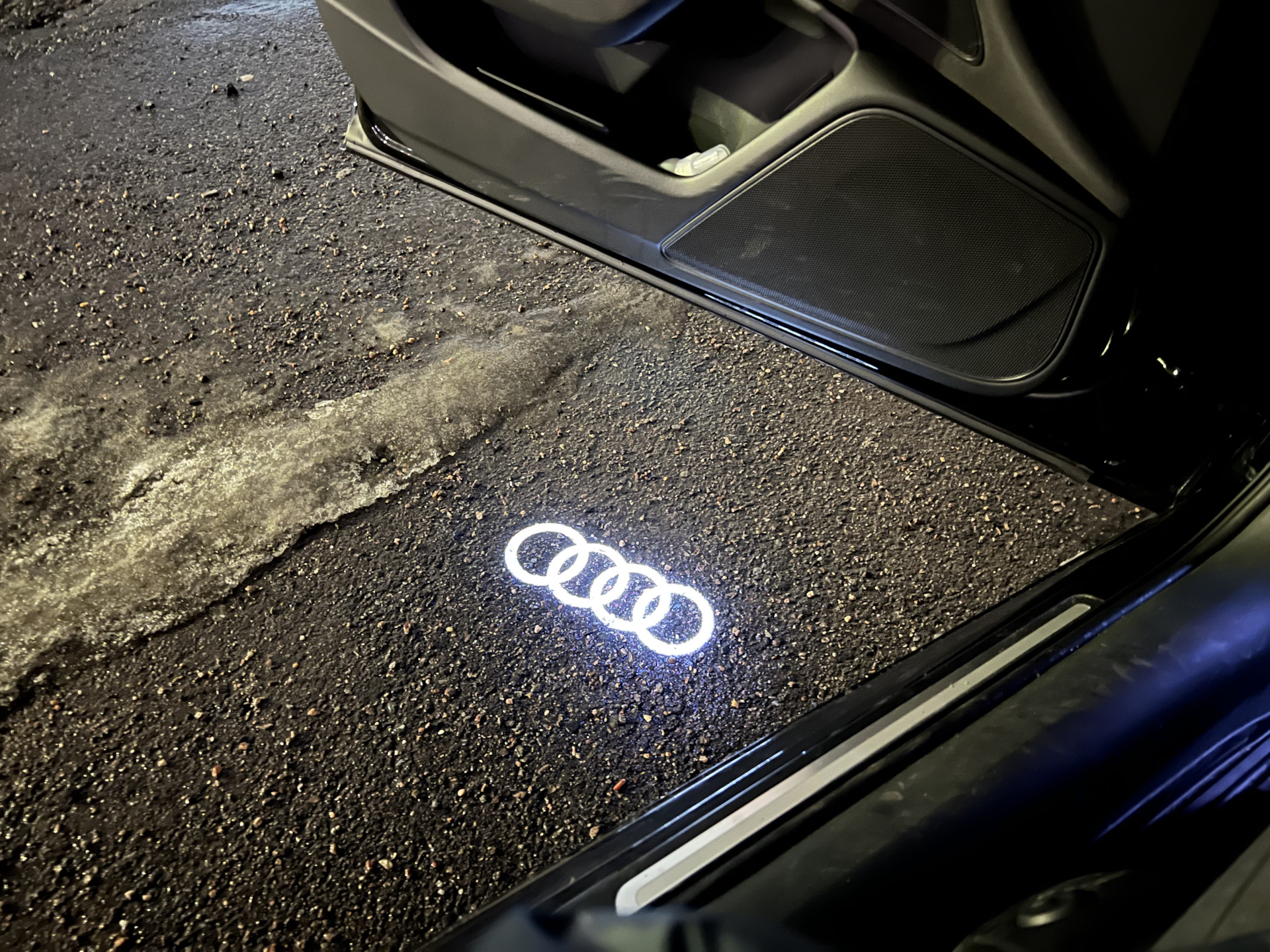Оригинальная LED-подсветка дверей — Audi A6 (C7), 2 л, 2016 года, стайлинг